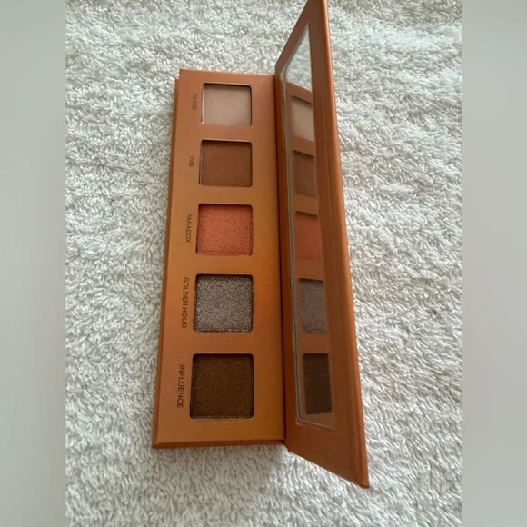 Urban Decay LightBeam Palette BNIB. - Picture 2 of 6
